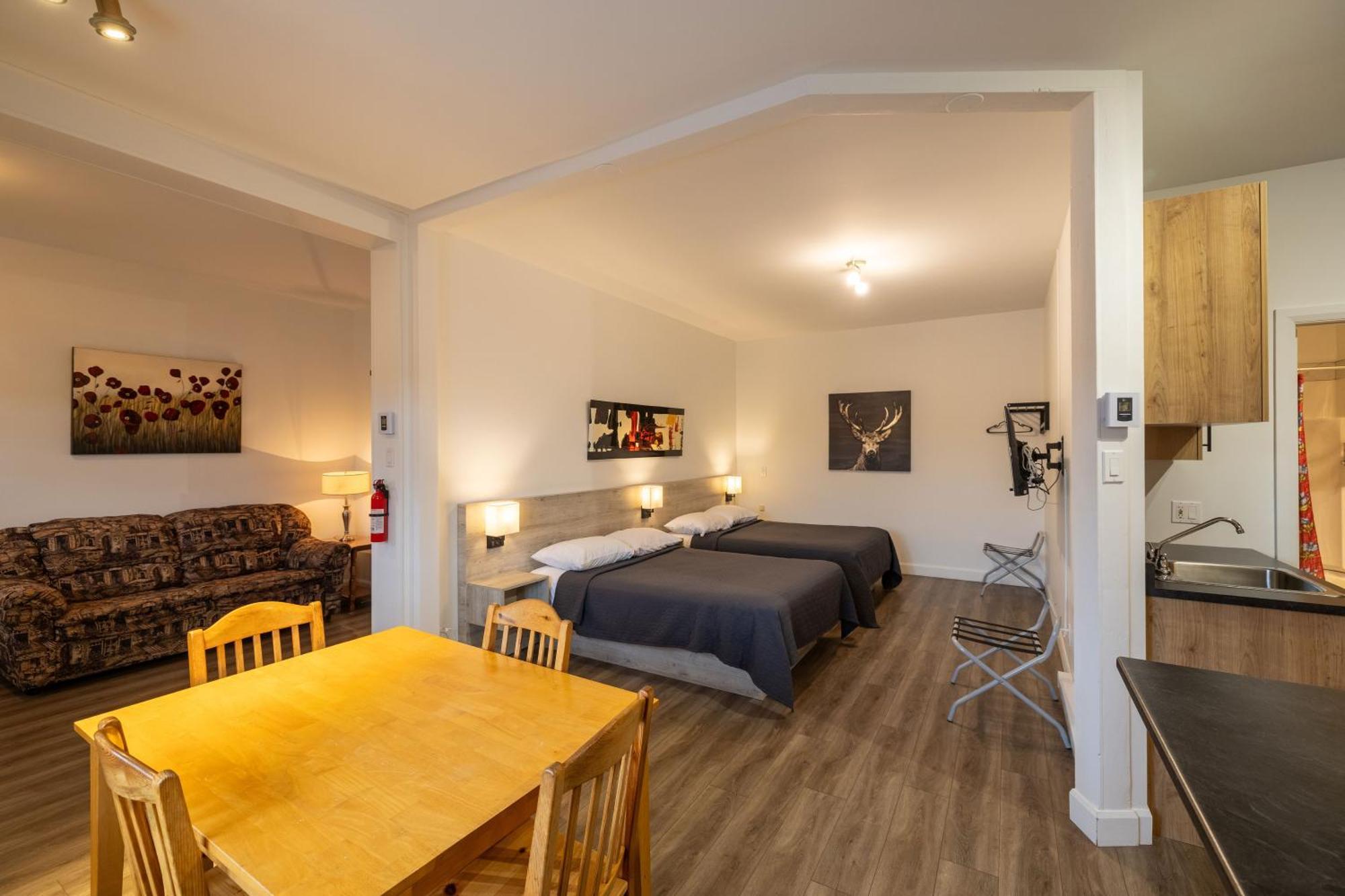 Motel Et Condo Chez Charley Сент-Анн-де-Бопре Экстерьер фото