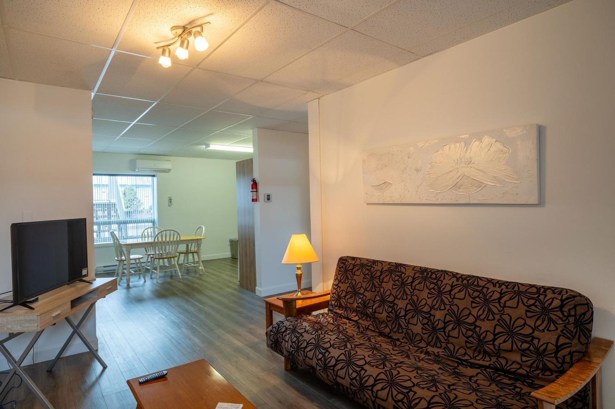 Motel Et Condo Chez Charley Сент-Анн-де-Бопре Экстерьер фото