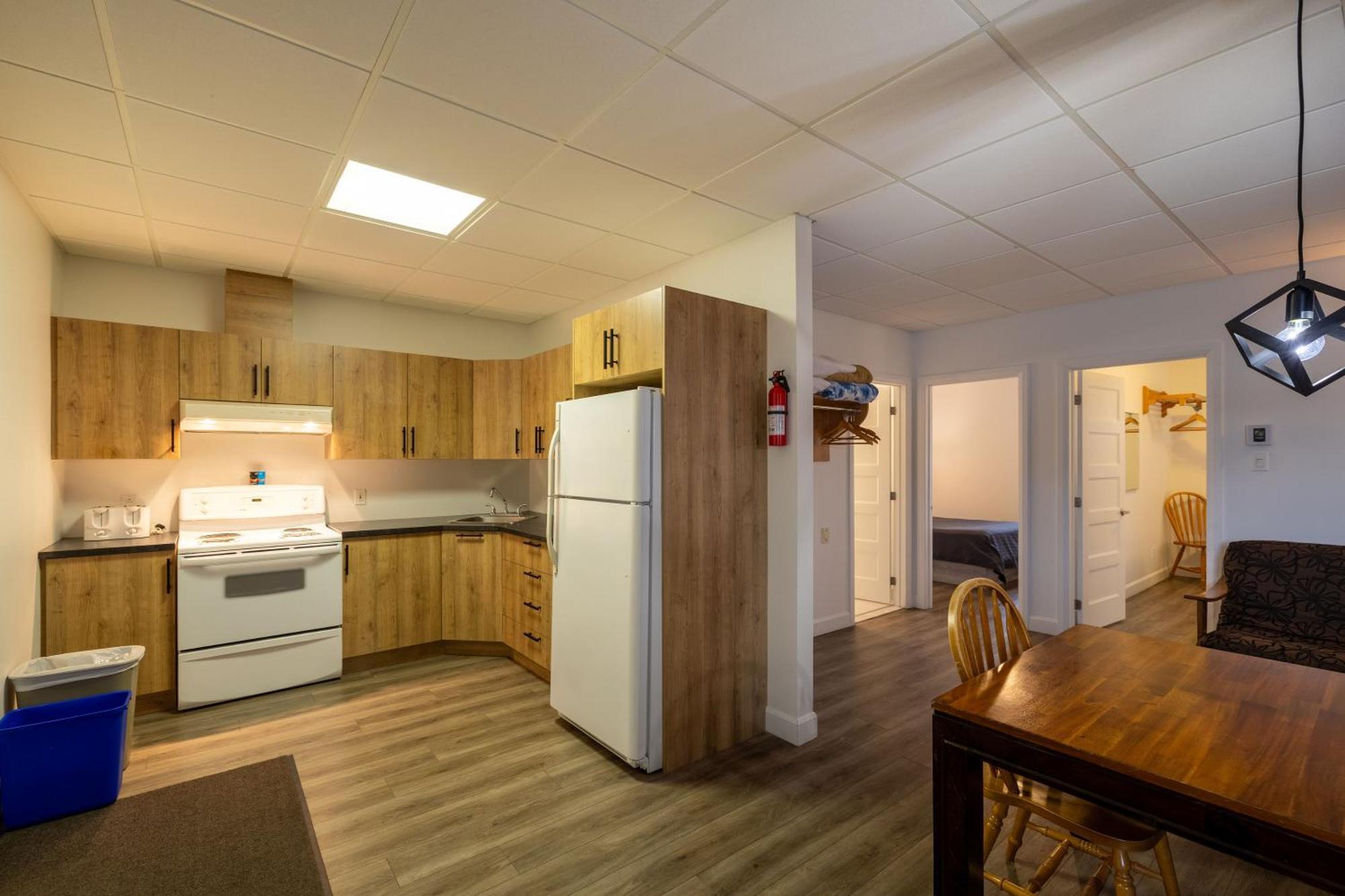 Motel Et Condo Chez Charley Сент-Анн-де-Бопре Экстерьер фото