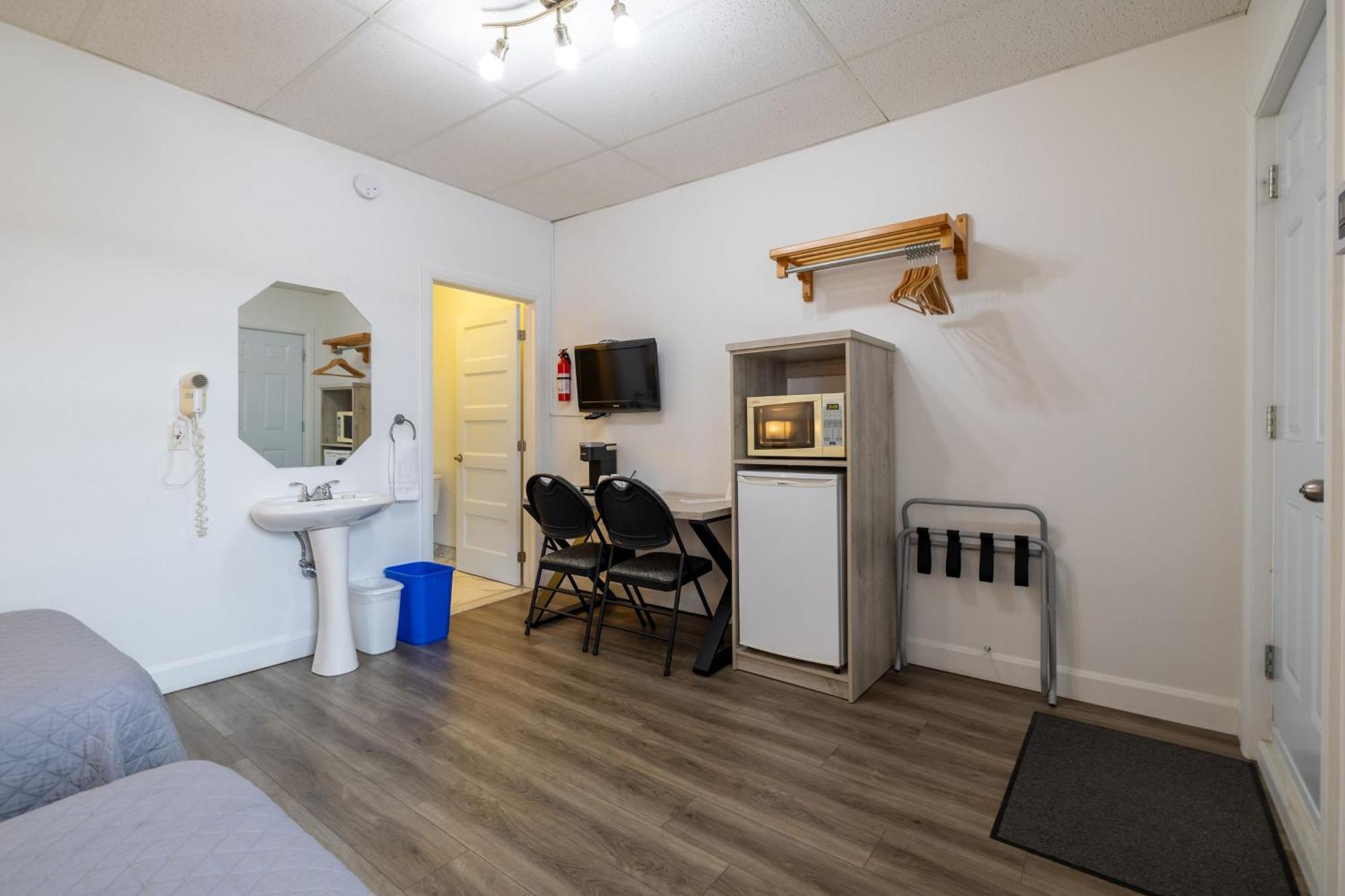 Motel Et Condo Chez Charley Сент-Анн-де-Бопре Экстерьер фото