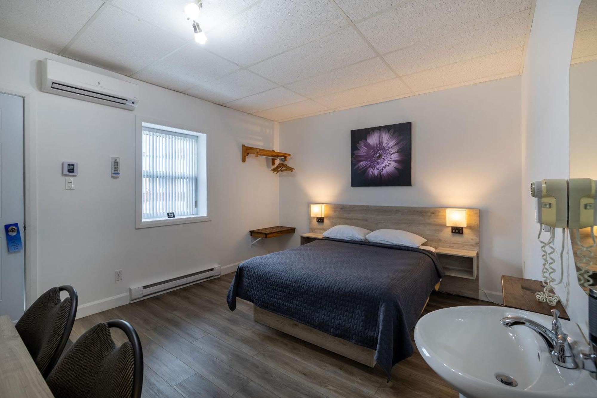 Motel Et Condo Chez Charley Сент-Анн-де-Бопре Экстерьер фото